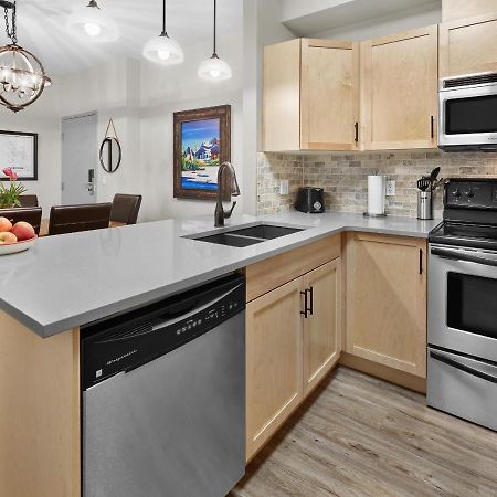 Newly Renovated Grizzly Lodge, Spacious 3Br 2Ba With Open Pool, Hot Tub Canmore Eksteriør bilde