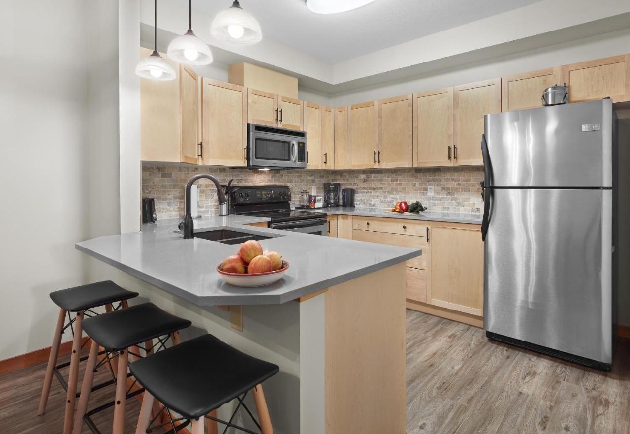 Newly Renovated Grizzly Lodge, Spacious 3Br 2Ba With Open Pool, Hot Tub Canmore Eksteriør bilde