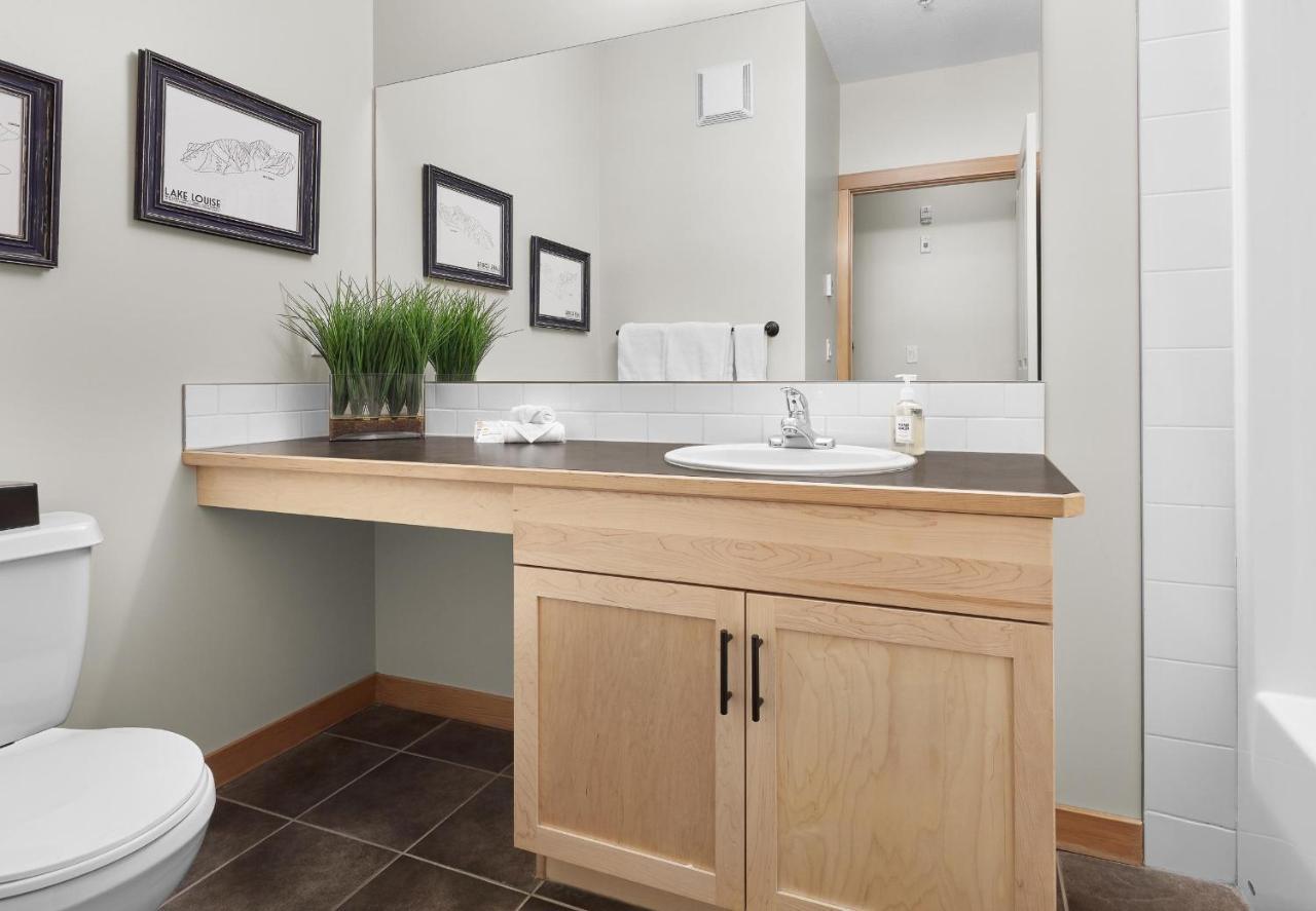 Newly Renovated Grizzly Lodge, Spacious 3Br 2Ba With Open Pool, Hot Tub Canmore Eksteriør bilde
