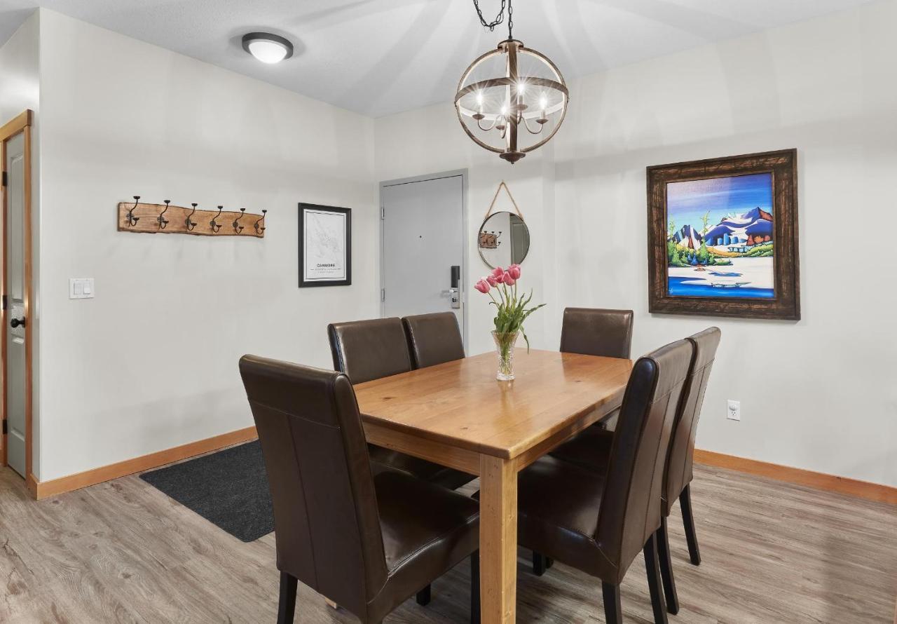 Newly Renovated Grizzly Lodge, Spacious 3Br 2Ba With Open Pool, Hot Tub Canmore Eksteriør bilde