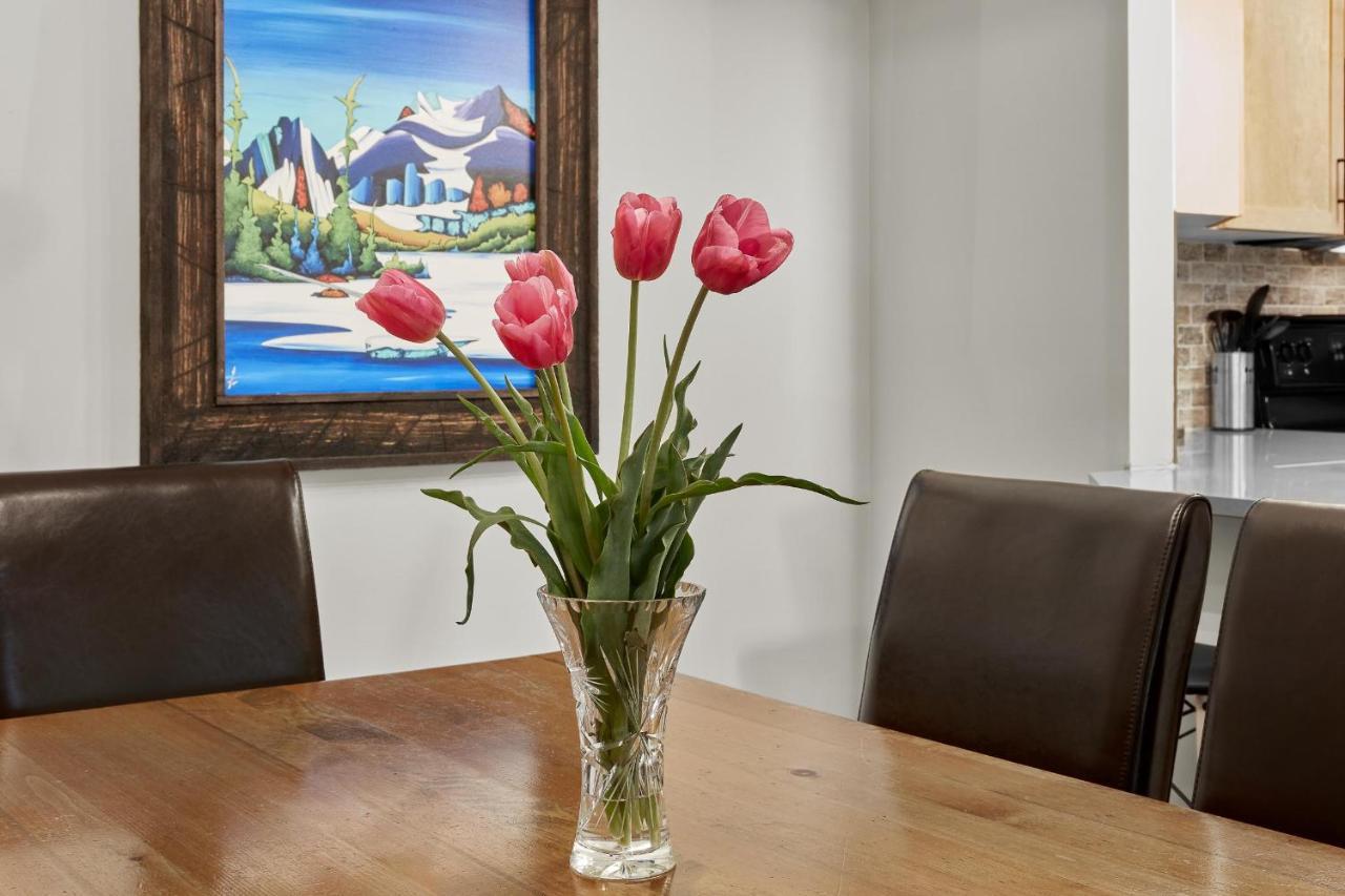 Newly Renovated Grizzly Lodge, Spacious 3Br 2Ba With Open Pool, Hot Tub Canmore Eksteriør bilde