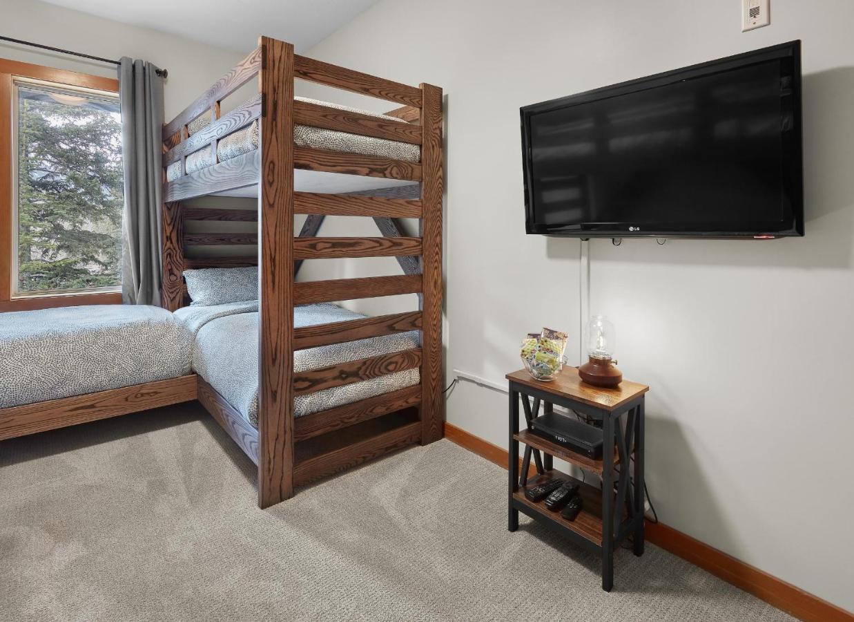 Newly Renovated Grizzly Lodge, Spacious 3Br 2Ba With Open Pool, Hot Tub Canmore Eksteriør bilde