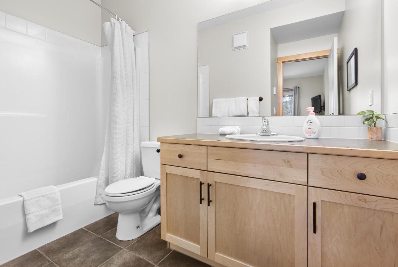 Newly Renovated Grizzly Lodge, Spacious 3Br 2Ba With Open Pool, Hot Tub Canmore Eksteriør bilde