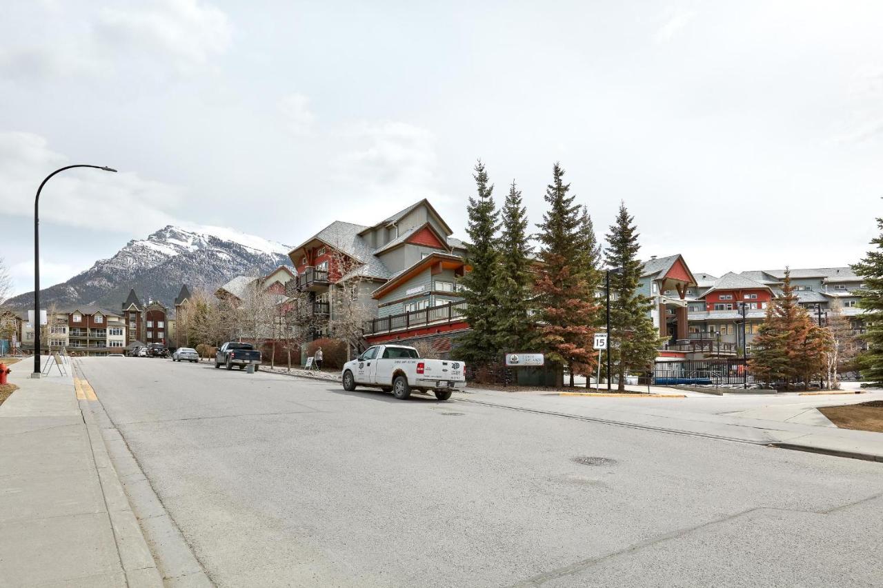 Newly Renovated Grizzly Lodge, Spacious 3Br 2Ba With Open Pool, Hot Tub Canmore Eksteriør bilde